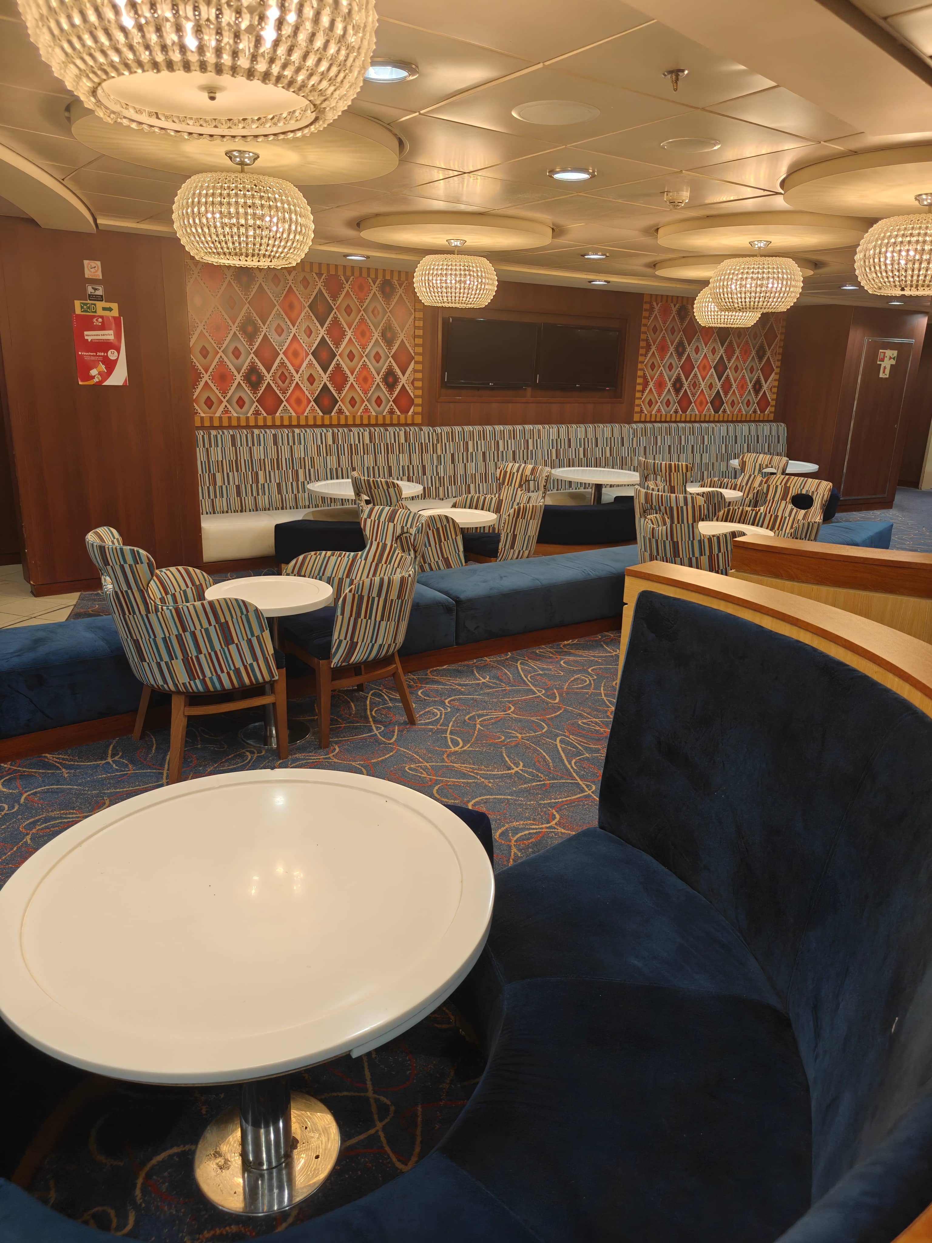 Retapissage Salon Restaurant - Car Ferry project 1